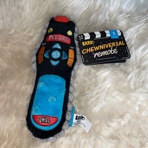 BARK CHEWNIVERSAL remote for small dogs 0-20 lbs. NWT